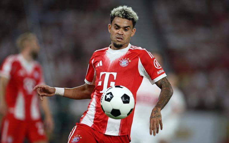 Luis D&iacute;az playing for Bayern Munich